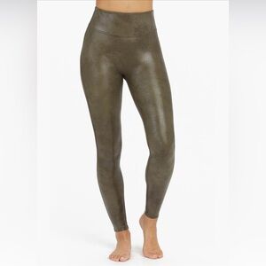 NWT SPANX Croc Embossed High waist, faux leather leggings M (runs small)